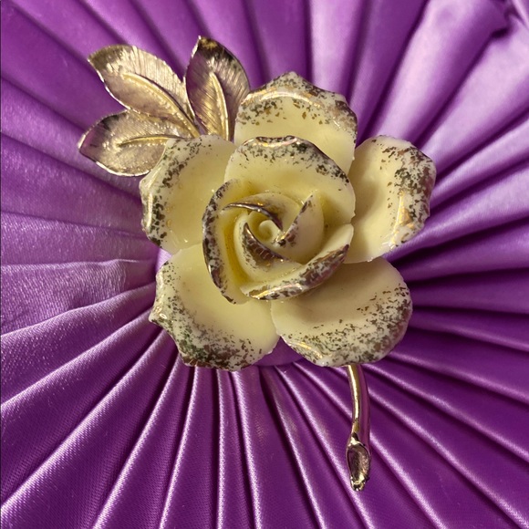 VINTAGE rose brooch - Picture 3 of 6